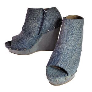 Vintage Calvin Klein Noreen Platform Wedges (Size 7.5)